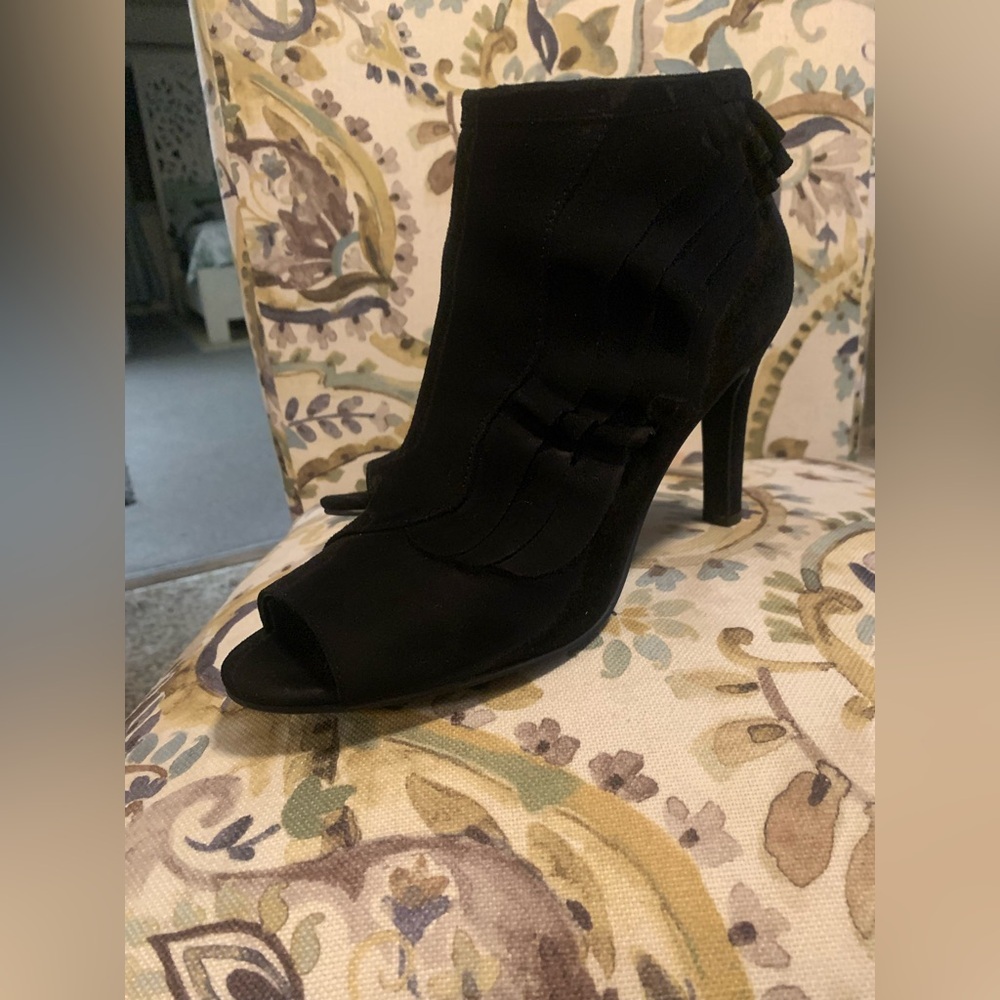 Unisa Elegant Black Peep-Toe Ankle Boots - Picture 2 of 8